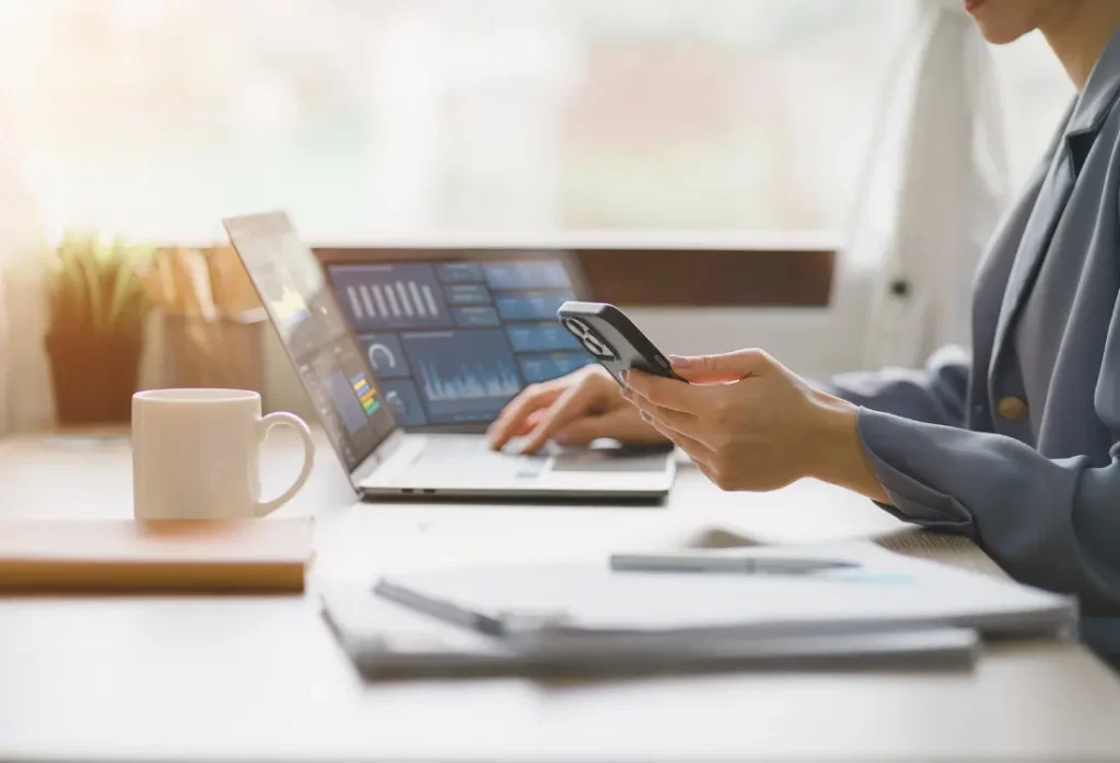 Monikulttuurinen työyhteisö vaatii muun muassa johtamiseen ja perehdytykseen paneutumista.